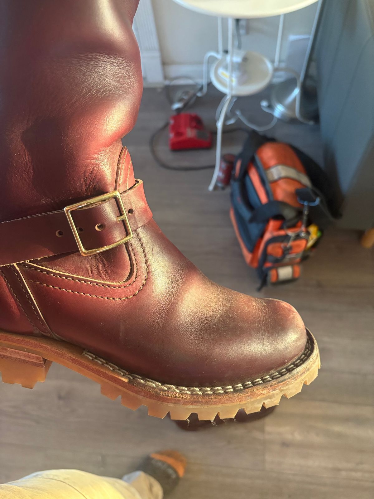 Photo by Eviejr on October 6, 2025 of the Nicks StationMaster in Horween Color 8 Chromexcel Strips.