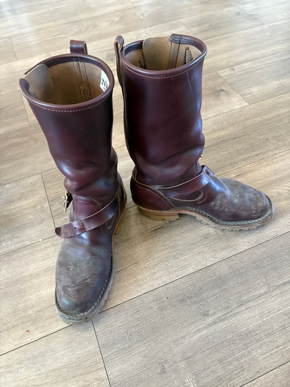 Photo by Eviejr on October 15, 2025 of the Nicks StationMaster in Horween Color 8 Chromexcel Strips.