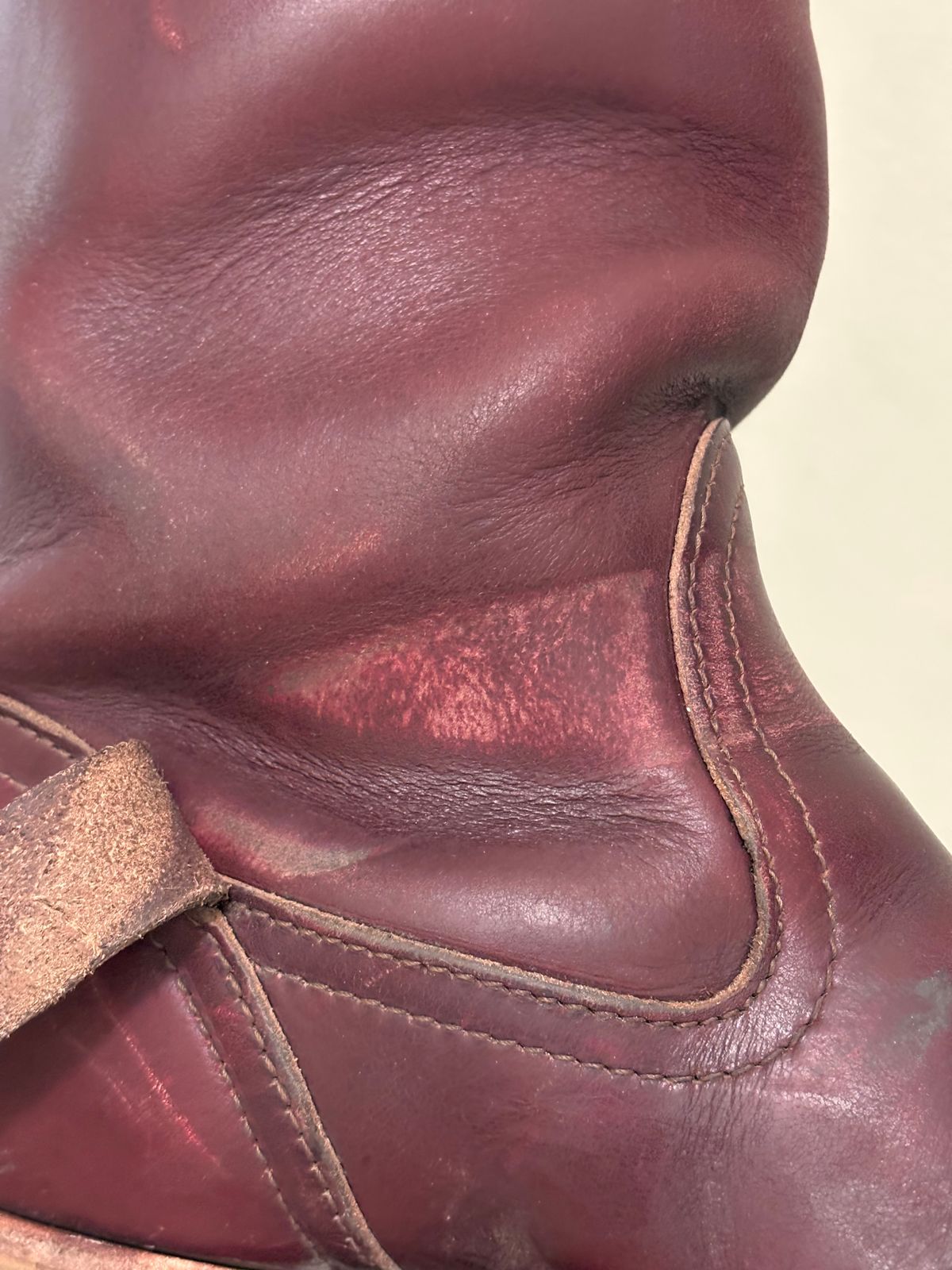 Photo by Eviejr on November 2, 2025 of the Nicks StationMaster in Horween Color 8 Chromexcel Strips.