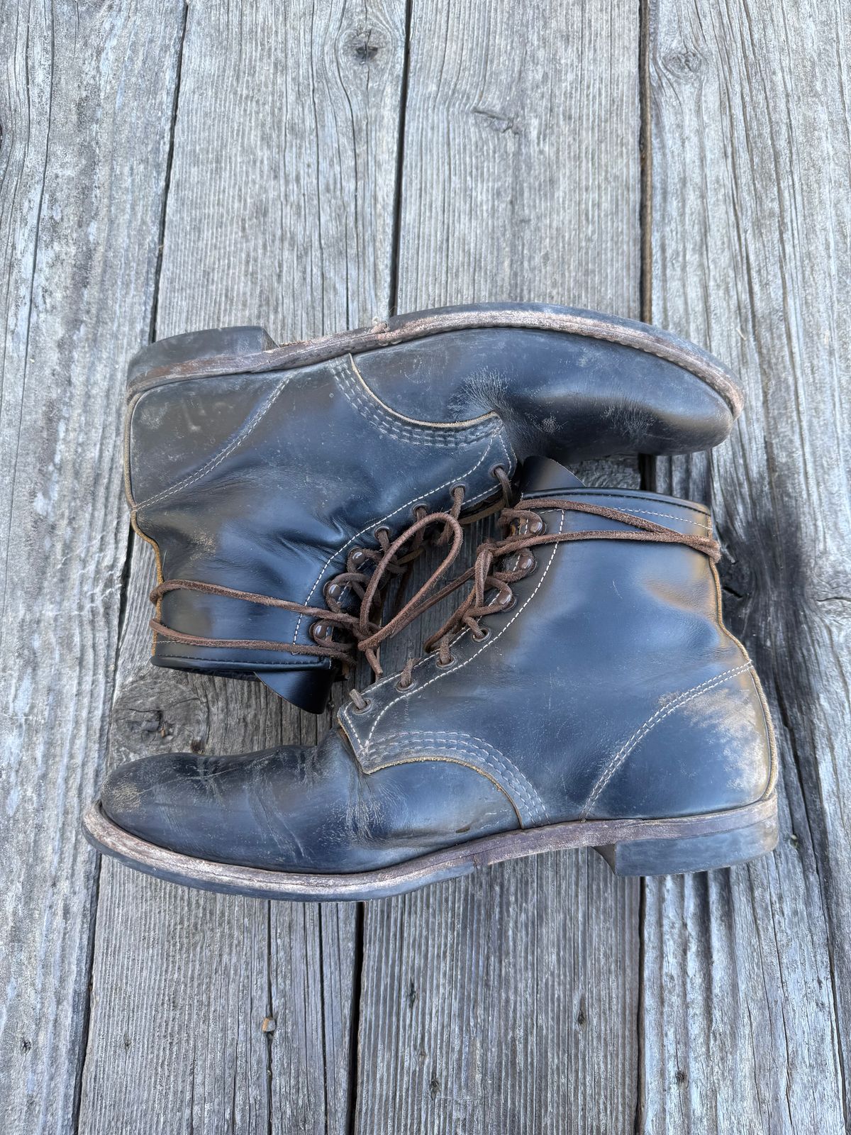 Photo by PastaKing on October 5, 2025 of the Red Wing Beckman Flatbox in S.B. Foot Black Klondike.