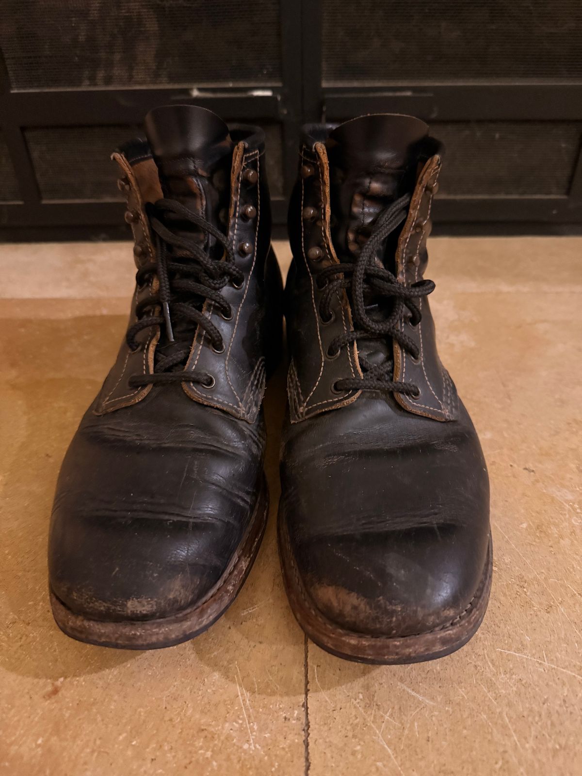 Photo by PastaKing on December 6, 2025 of the Red Wing Beckman Flatbox in S.B. Foot Black Klondike.