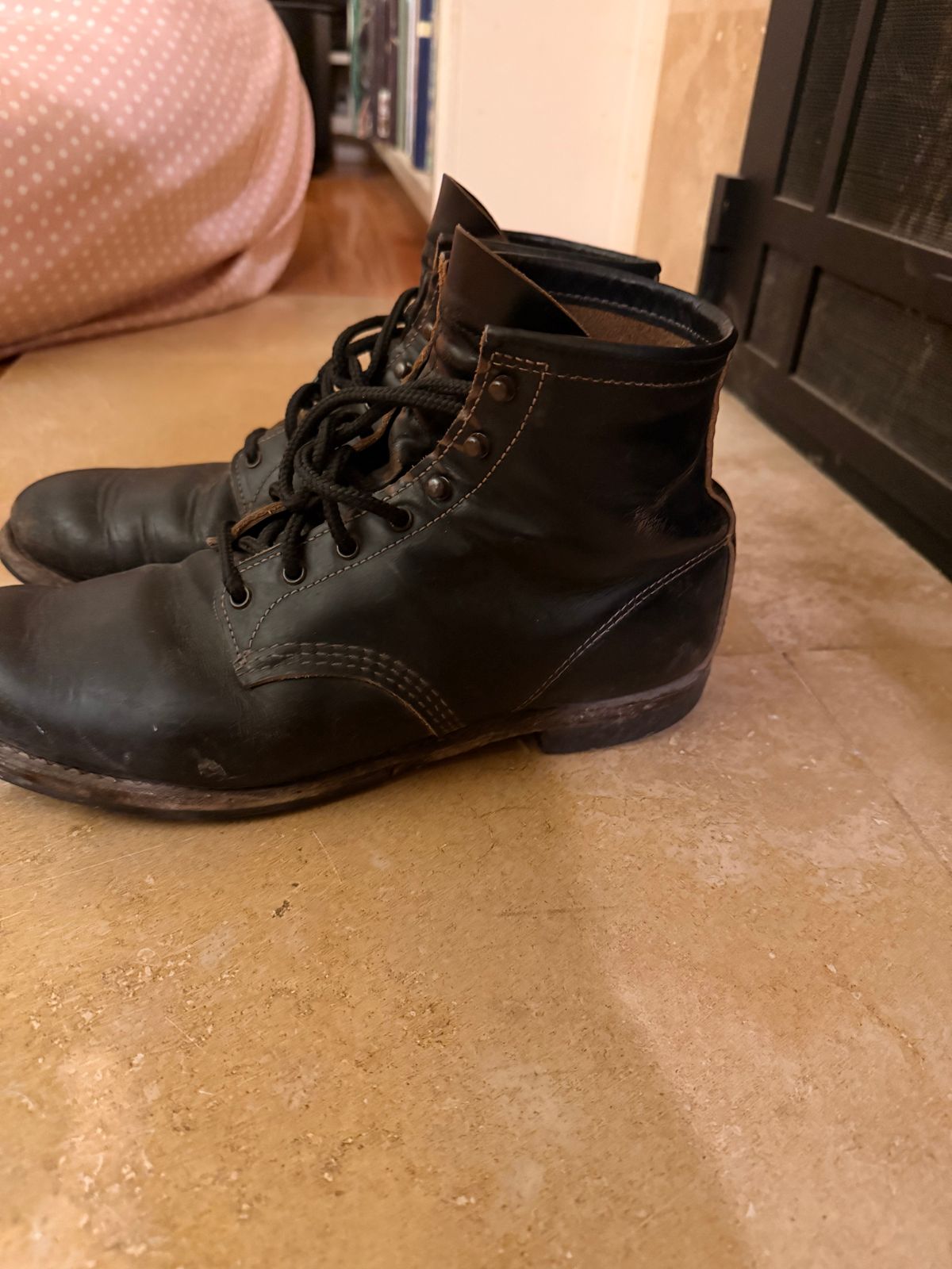 Photo by PastaKing on December 6, 2025 of the Red Wing Beckman Flatbox in S.B. Foot Black Klondike.