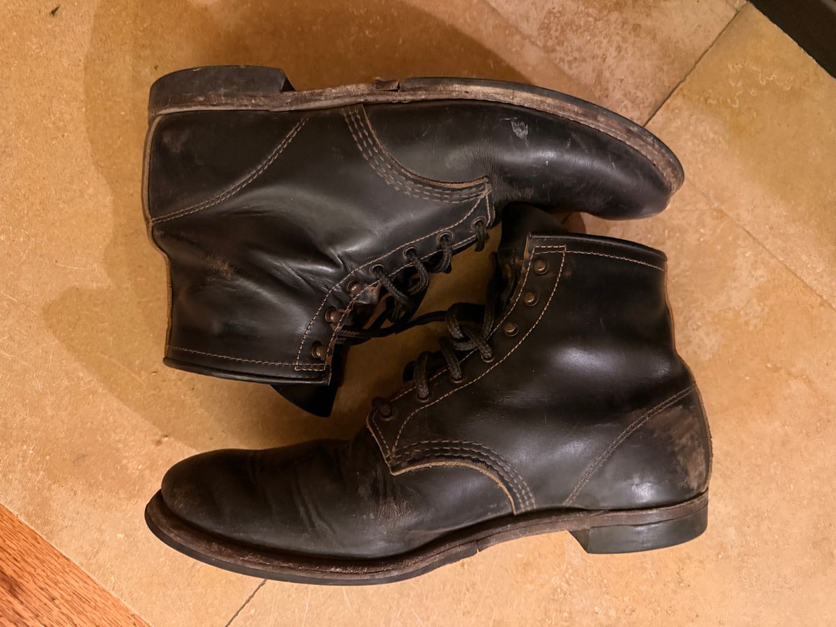 Photo by PastaKing on December 6, 2025 of the Red Wing Beckman Flatbox in S.B. Foot Black Klondike.