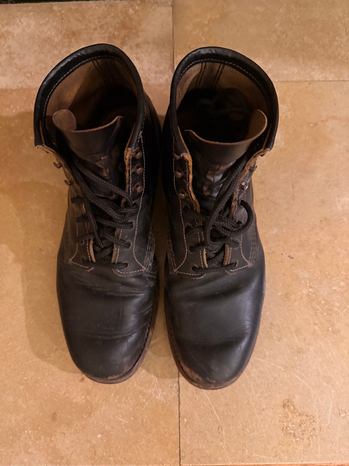 Photo by PastaKing on December 6, 2025 of the Red Wing Beckman Flatbox in S.B. Foot Black Klondike.