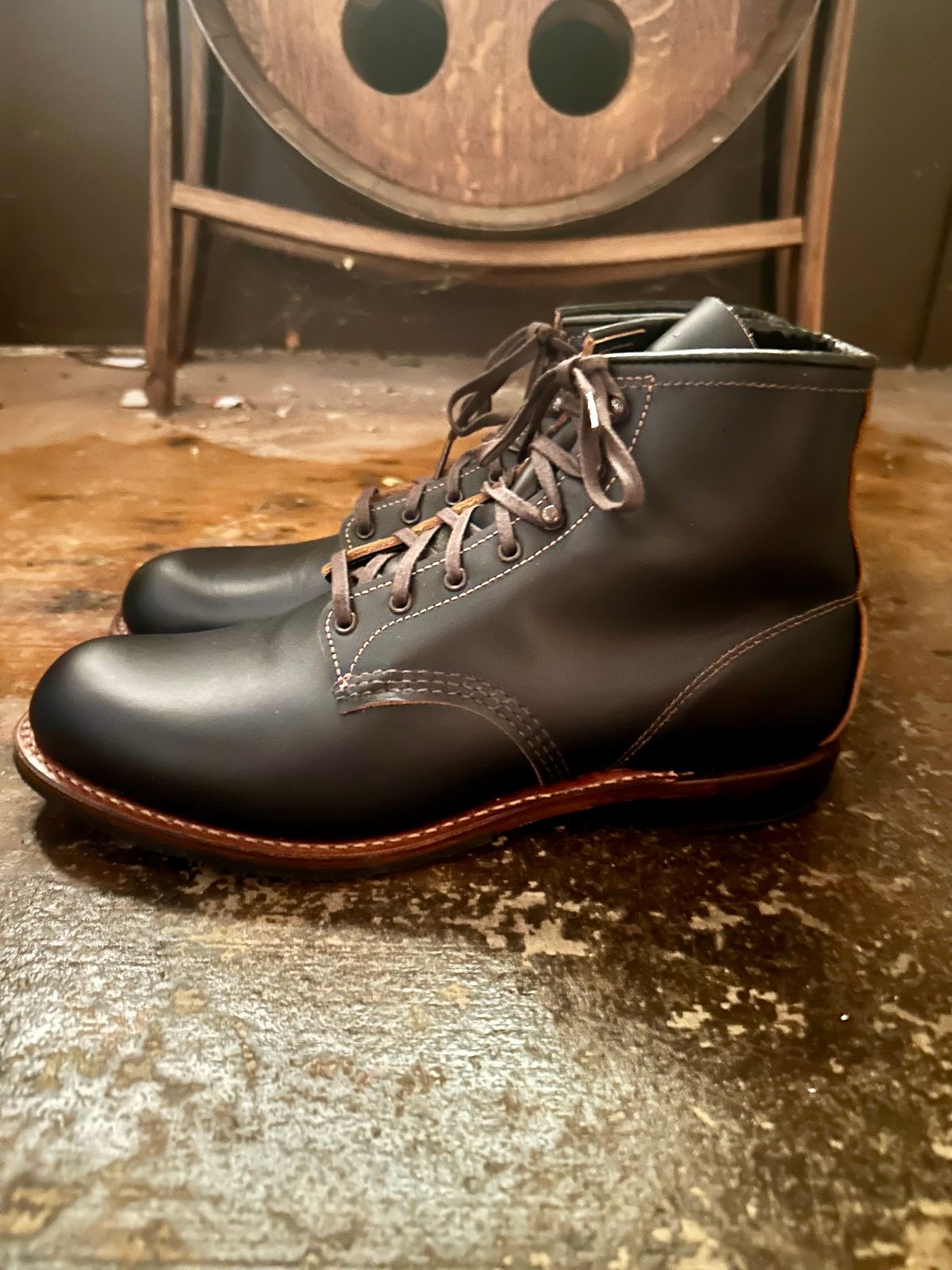 Photo by PastaKing on October 1, 2024 of the Red Wing Beckman Flatbox in S.B. Foot Black Klondike.