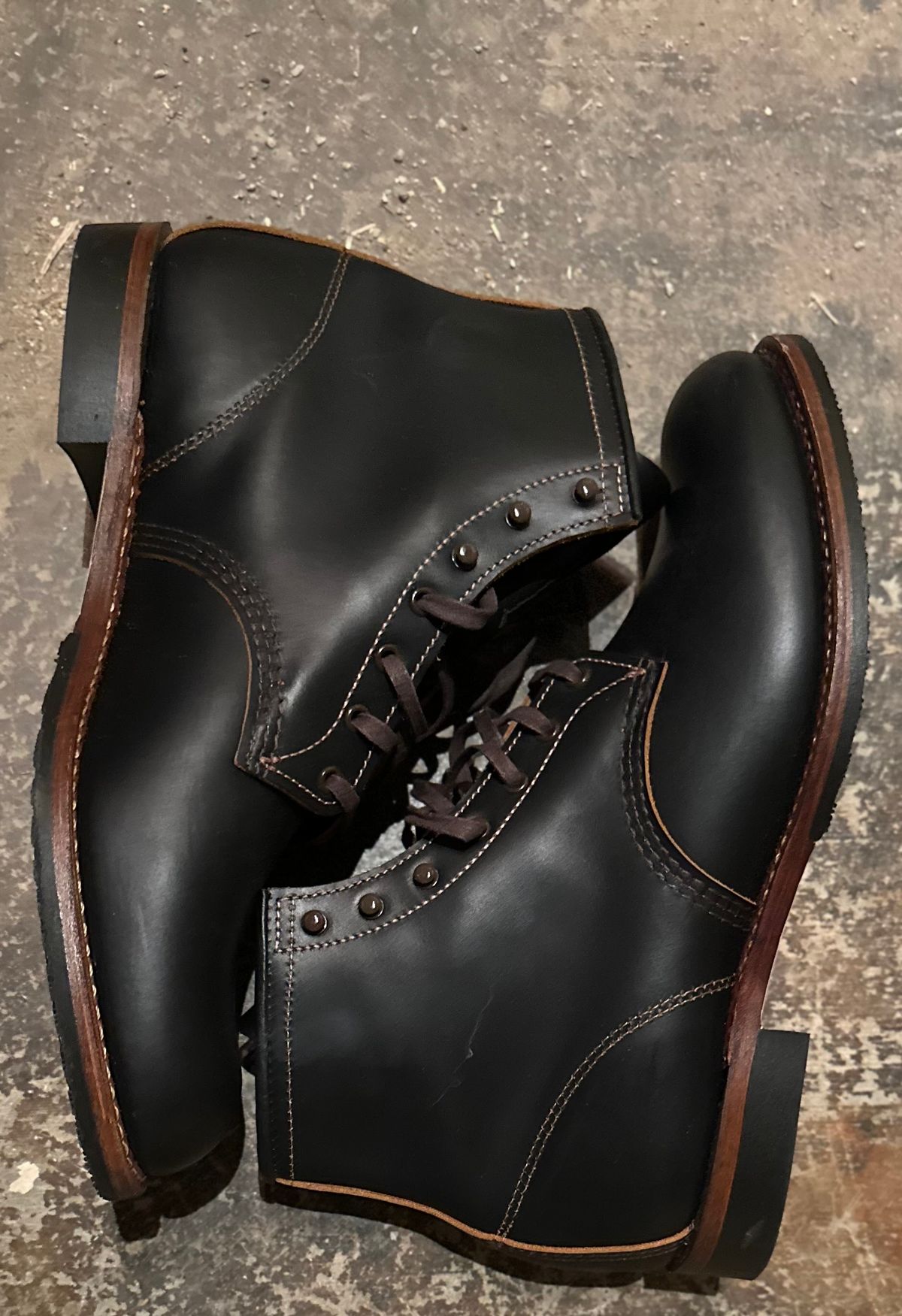 Photo by PastaKing on October 1, 2024 of the Red Wing Beckman Flatbox in S.B. Foot Black Klondike.