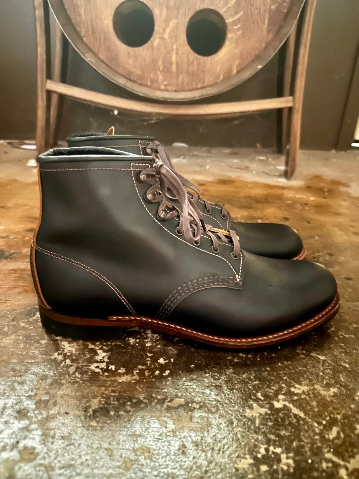 Photo by PastaKing on October 1, 2024 of the Red Wing Beckman Flatbox in S.B. Foot Black Klondike.