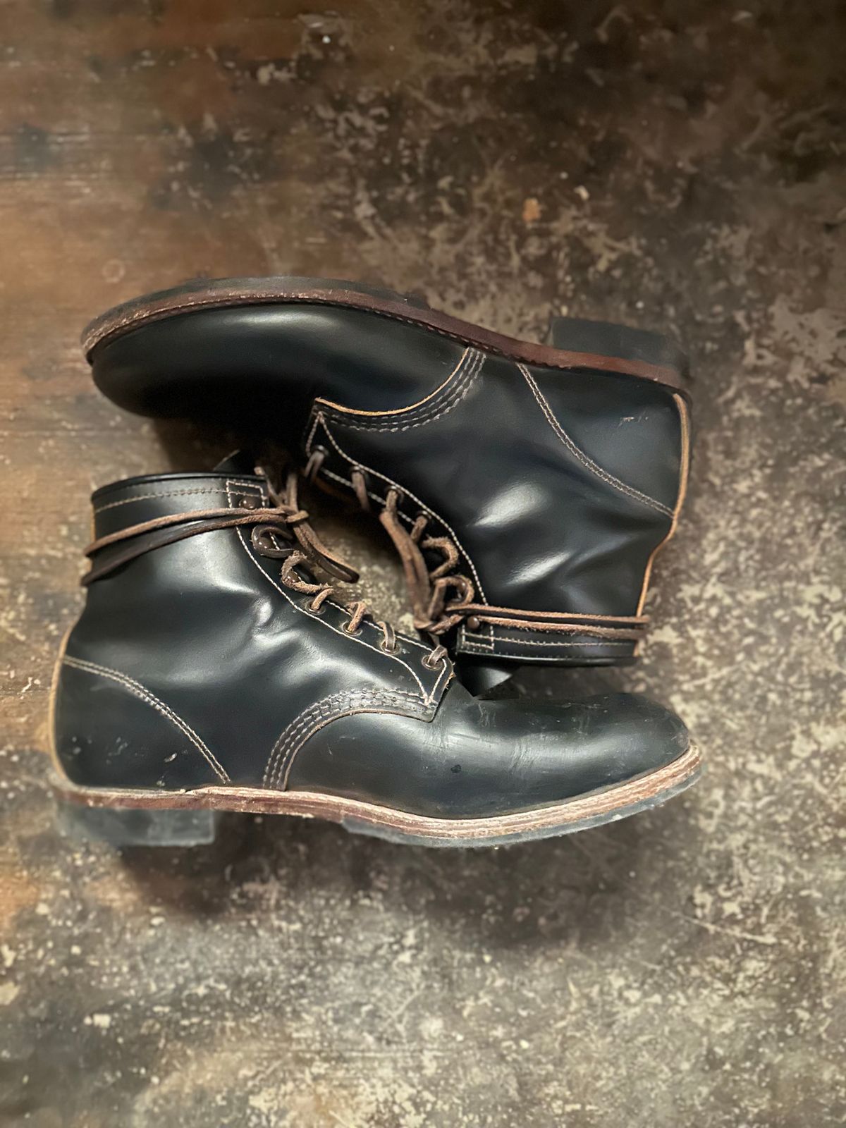 Photo by PastaKing on November 5, 2024 of the Red Wing Beckman Flatbox in S.B. Foot Black Klondike.
