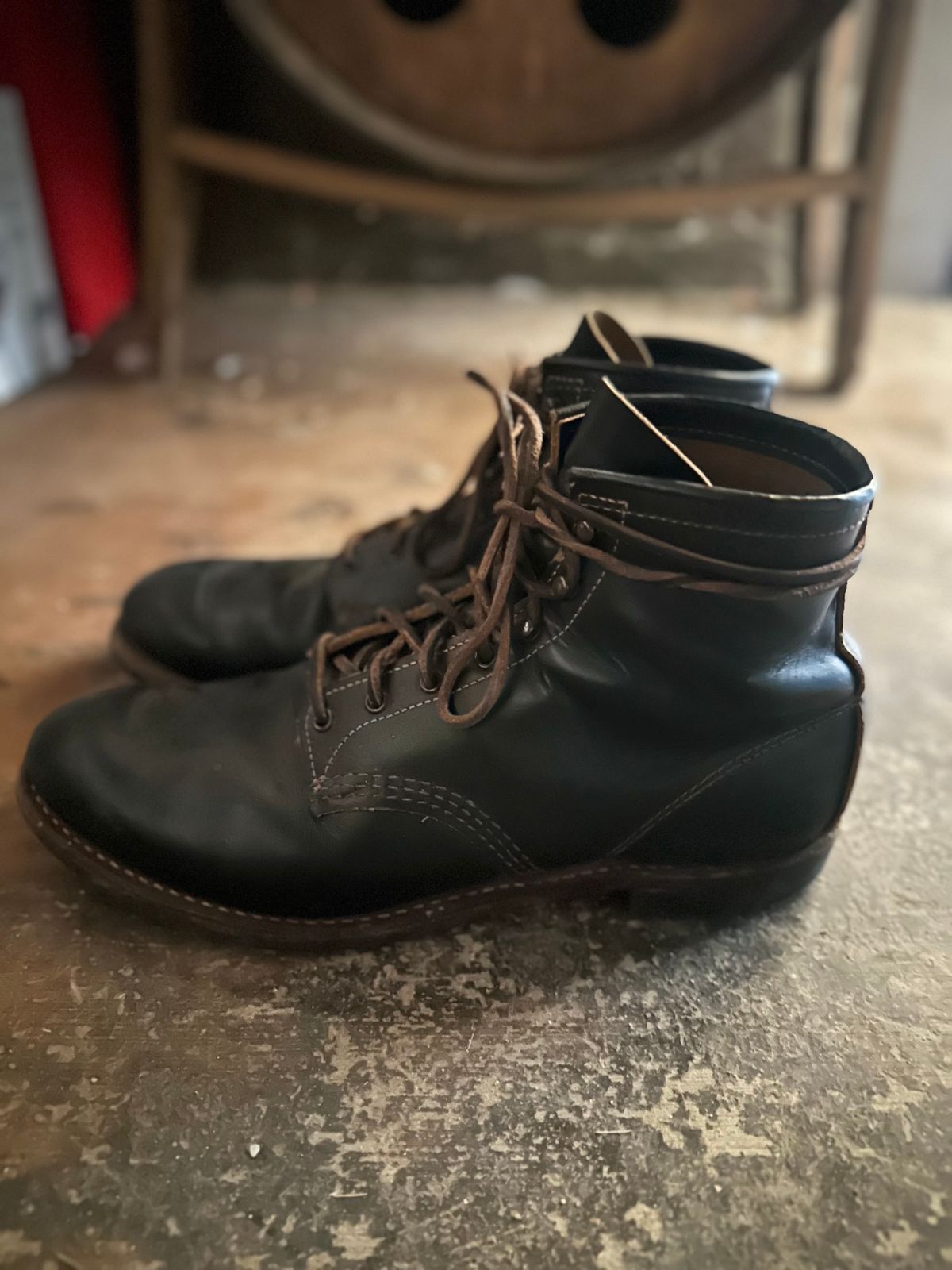 Photo by PastaKing on December 3, 2024 of the Red Wing Beckman Flatbox in S.B. Foot Black Klondike.