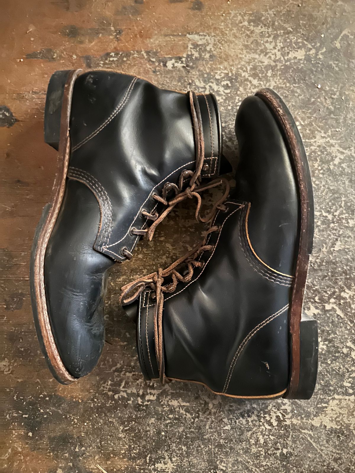 Photo by PastaKing on December 3, 2024 of the Red Wing Beckman Flatbox in S.B. Foot Black Klondike.