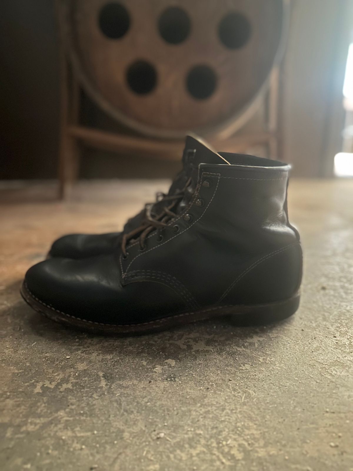 Photo by PastaKing on January 5, 2025 of the Red Wing Beckman Flatbox in S.B. Foot Black Klondike.