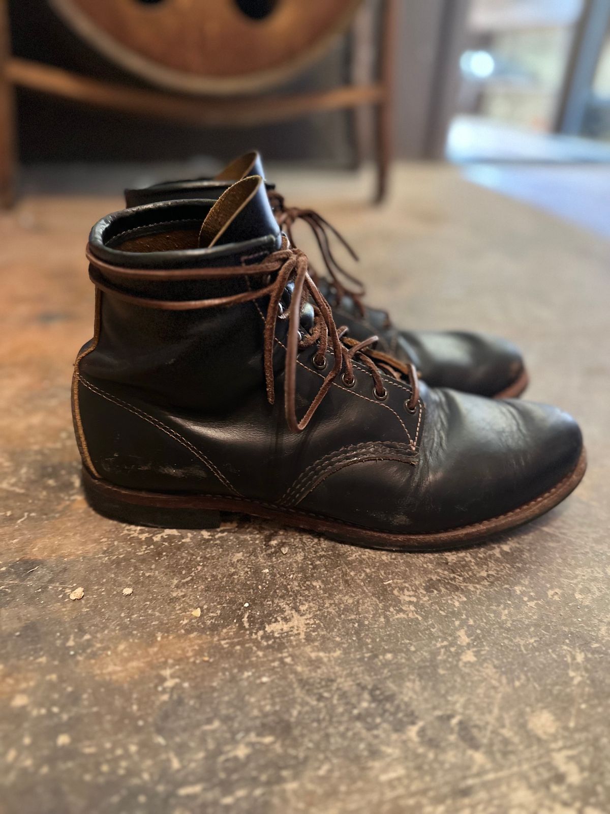 Photo by PastaKing on March 3, 2025 of the Red Wing Beckman Flatbox in S.B. Foot Black Klondike.