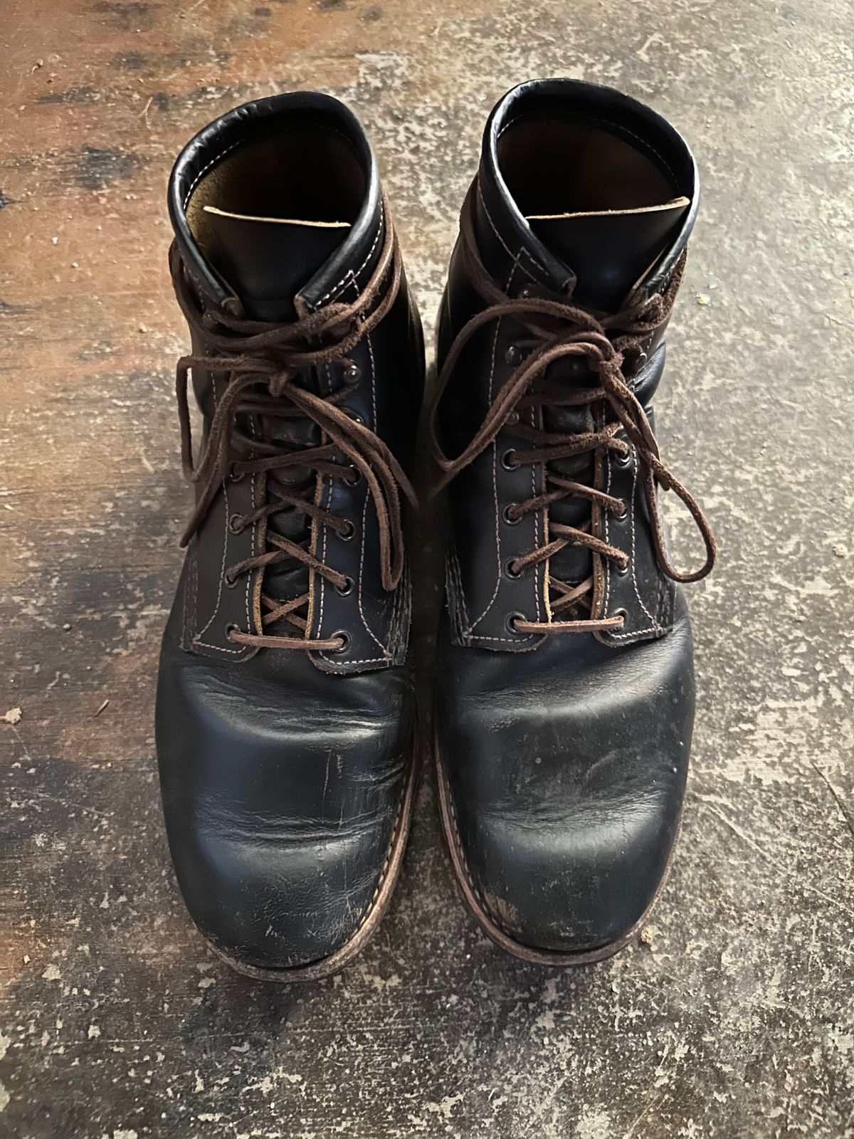 Photo by PastaKing on April 5, 2025 of the Red Wing Beckman Flatbox in S.B. Foot Black Klondike.