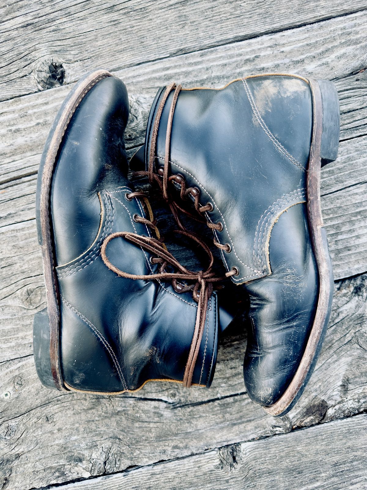 Photo by PastaKing on April 6, 2025 of the Red Wing Beckman Flatbox in S.B. Foot Black Klondike.