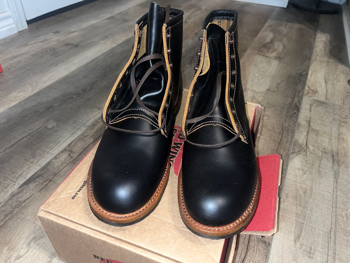 Photo by grimmnir2024 on October 9, 2024 of the Red Wing Beckman Flatbox in S.B. Foot Black Klondike.