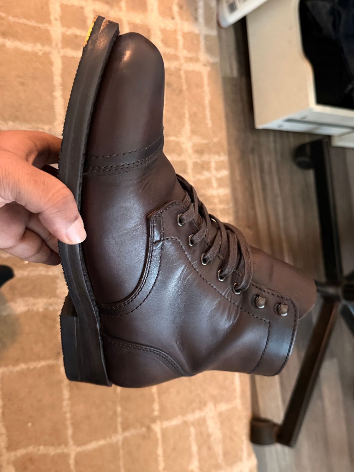 Photo by Mathew__L on March 10, 2026 of the Thursday Heritage Captains in Mustang Brown Hand Finished Leather.