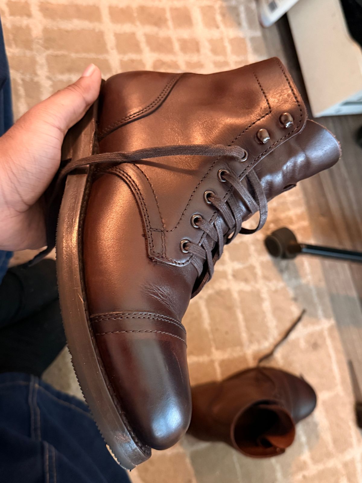 Photo by Mathew__L on March 10, 2026 of the Thursday Heritage Captains in Mustang Brown Hand Finished Leather.