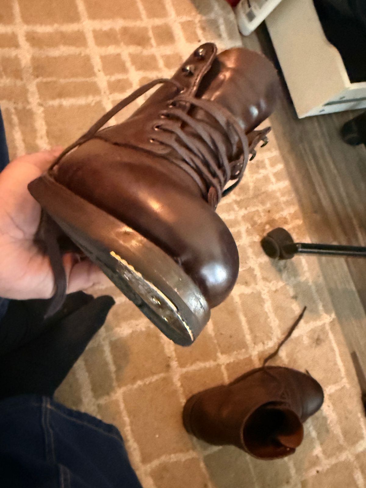 Photo by Mathew__L on March 10, 2026 of the Thursday Heritage Captains in Mustang Brown Hand Finished Leather.