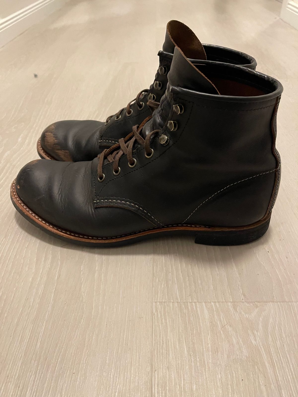 Photo by Jakob_Boots on January 5, 2026 of the Red Wing Blacksmith 3345 in S.B. Foot Black Prairie.