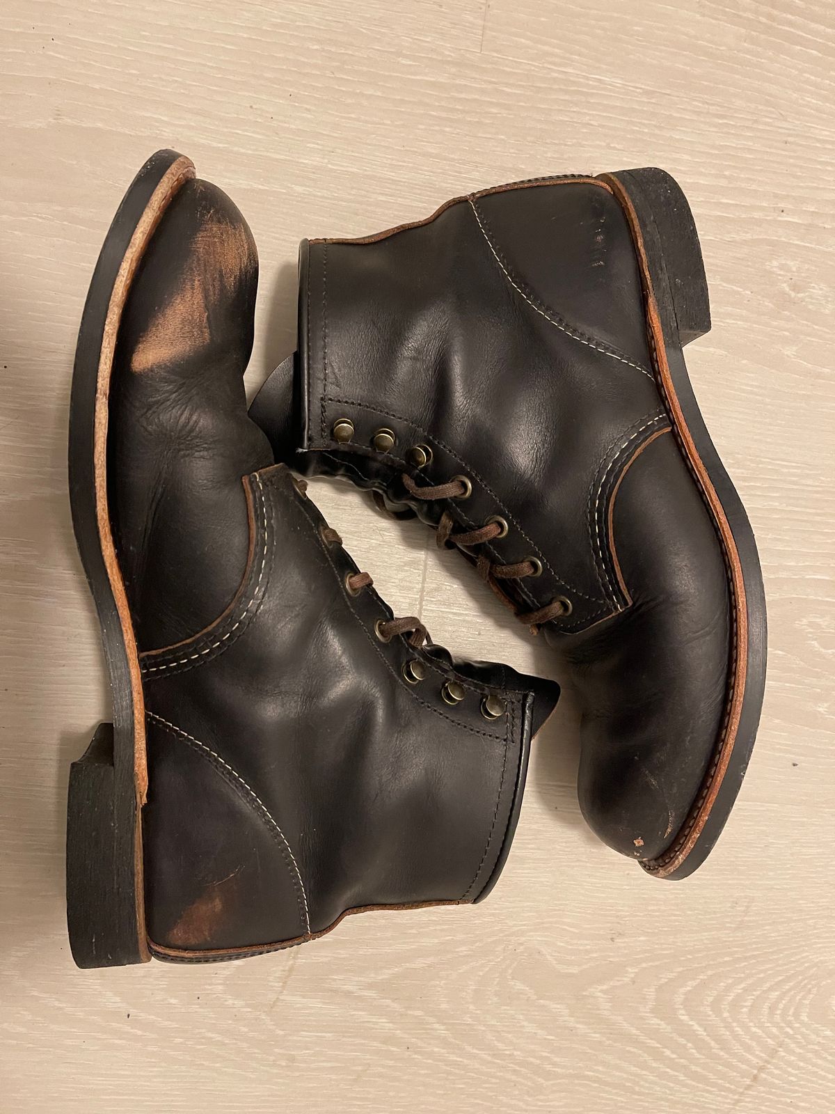 Photo by Jakob_Boots on January 5, 2026 of the Red Wing Blacksmith 3345 in S.B. Foot Black Prairie.