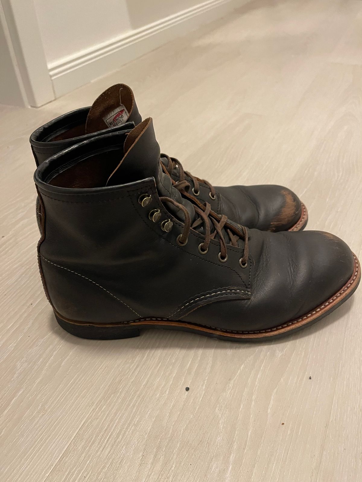 Photo by Jakob_Boots on January 5, 2026 of the Red Wing Blacksmith 3345 in S.B. Foot Black Prairie.