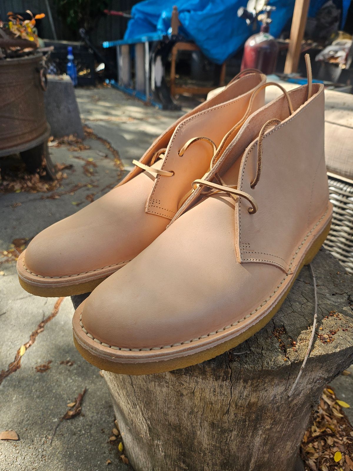 Photo by jackboot_jamstring on September 23, 2025 of the Clarks Desert Boot in Unknown Natural Veg Tan.