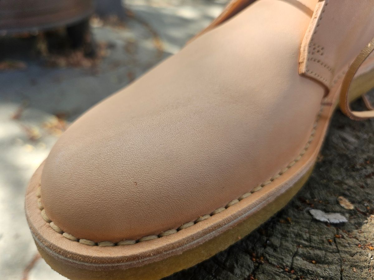 Photo by jackboot_jamstring on September 23, 2025 of the Clarks Desert Boot in Unknown Natural Veg Tan.