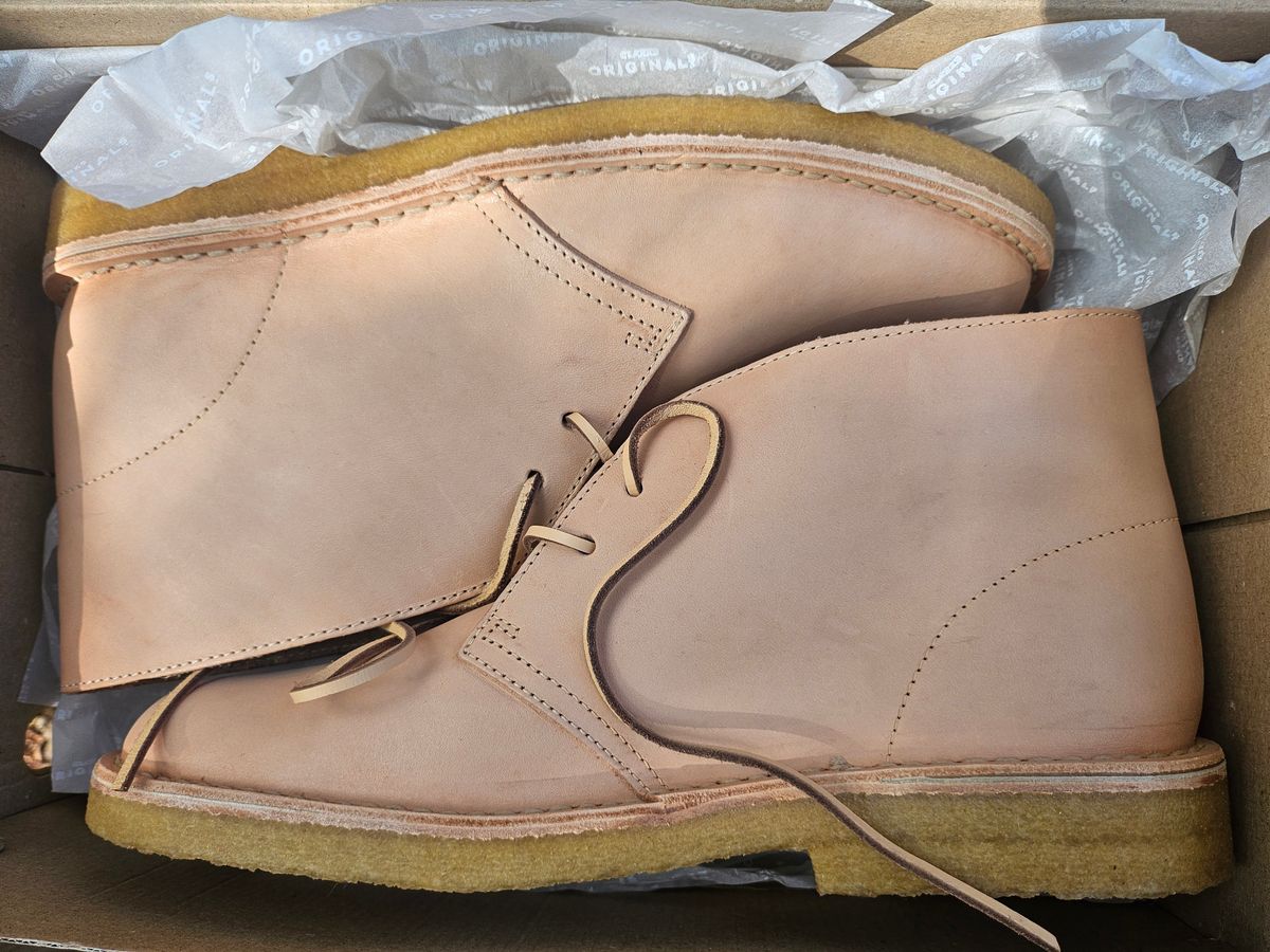Photo by jackboot_jamstring on September 23, 2025 of the Clarks Desert Boot in Unknown Natural Veg Tan.