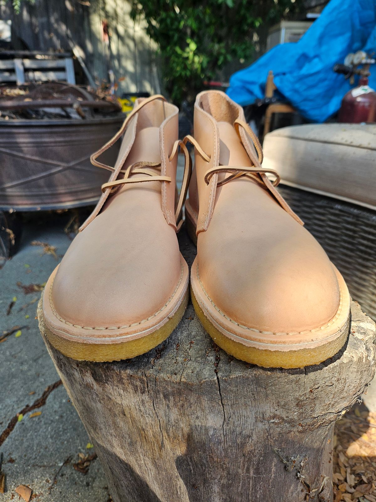 Photo by jackboot_jamstring on October 1, 2025 of the Clarks Desert Boot in Unknown Natural Veg Tan.