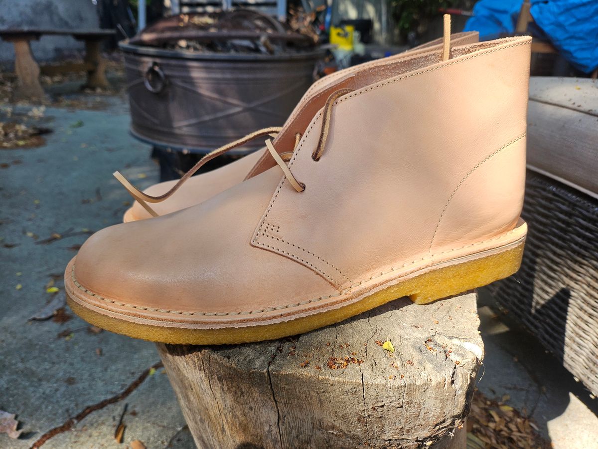 Photo by jackboot_jamstring on October 1, 2025 of the Clarks Desert Boot in Unknown Natural Veg Tan.