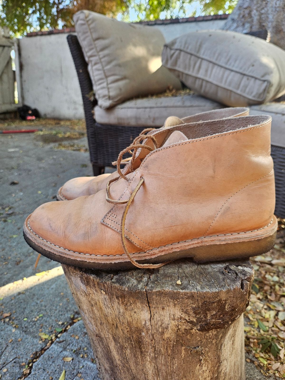 Photo by jackboot_jamstring on November 3, 2025 of the Clarks Desert Boot in Unknown Natural Veg Tan.