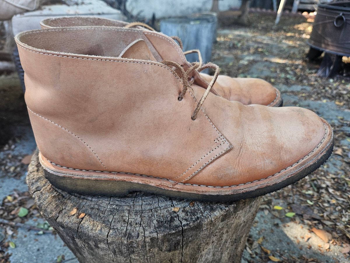 Photo by jackboot_jamstring on December 4, 2025 of the Clarks Desert Boot in Unknown Natural Veg Tan.