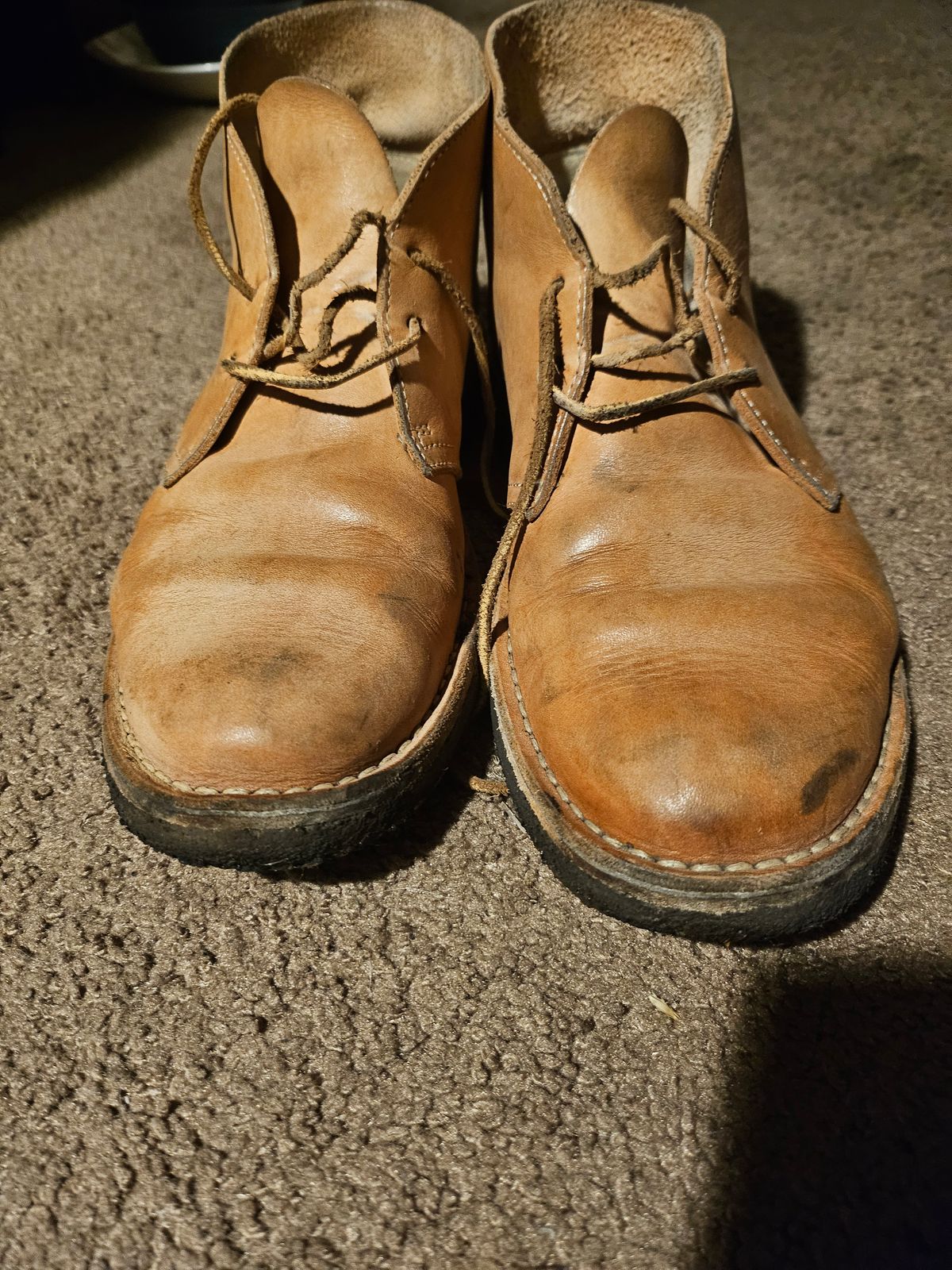 Photo by jackboot_jamstring on January 6, 2026 of the Clarks Desert Boot in Unknown Natural Veg Tan.