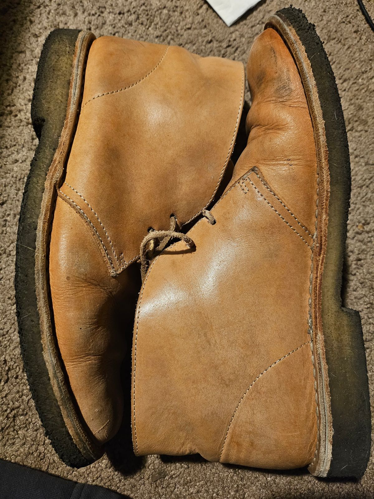 Photo by jackboot_jamstring on February 5, 2026 of the Clarks Desert Boot in Unknown Natural Veg Tan.