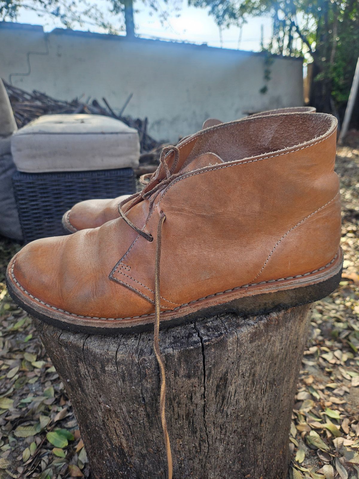 Photo by jackboot_jamstring on March 4, 2026 of the Clarks Desert Boot in Unknown Natural Veg Tan.