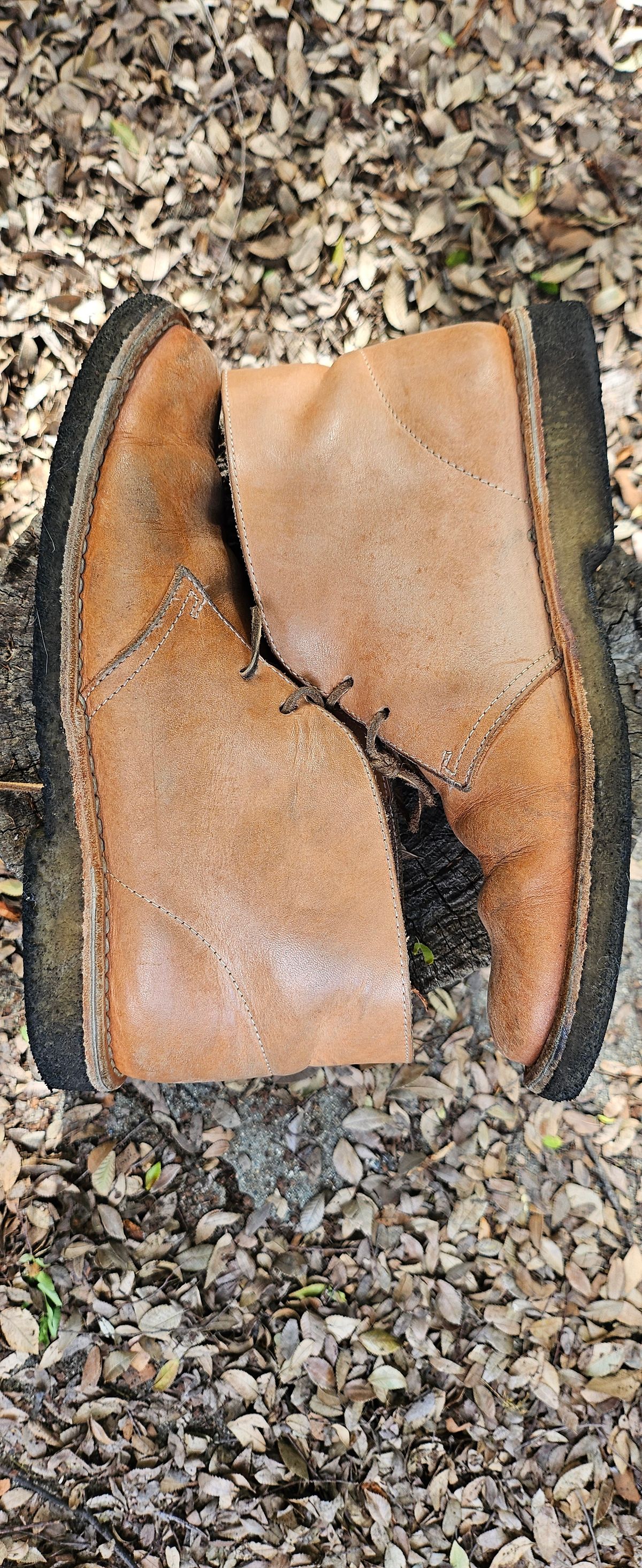 Photo by jackboot_jamstring on April 3, 2026 of the Clarks Desert Boot in Unknown Natural Veg Tan.