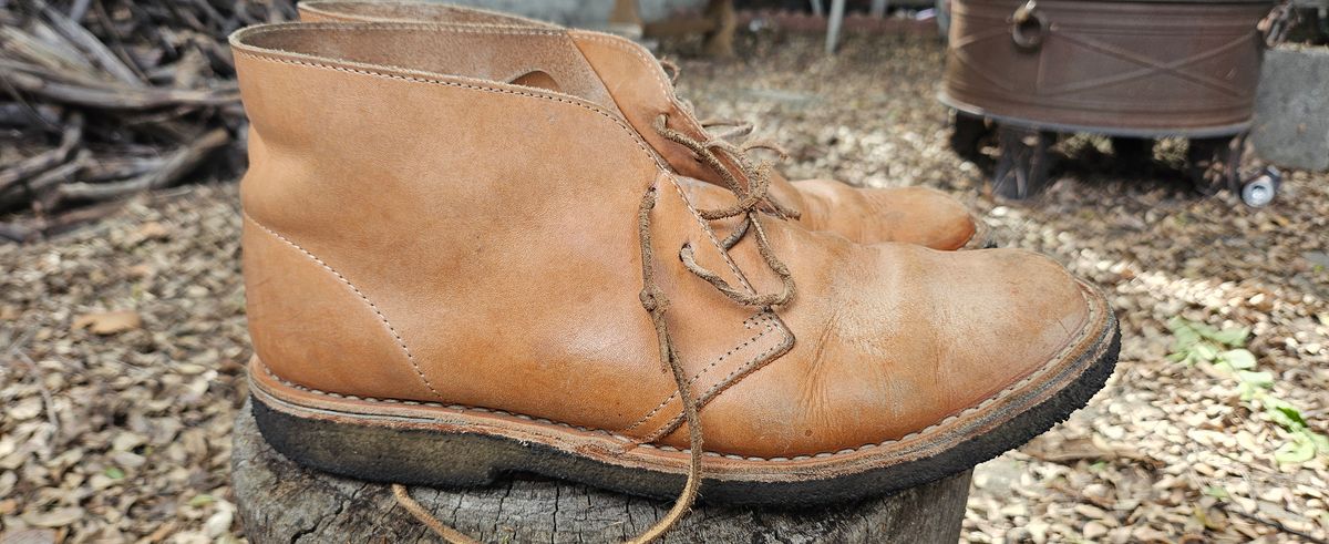 Photo by jackboot_jamstring on April 3, 2026 of the Clarks Desert Boot in Unknown Natural Veg Tan.