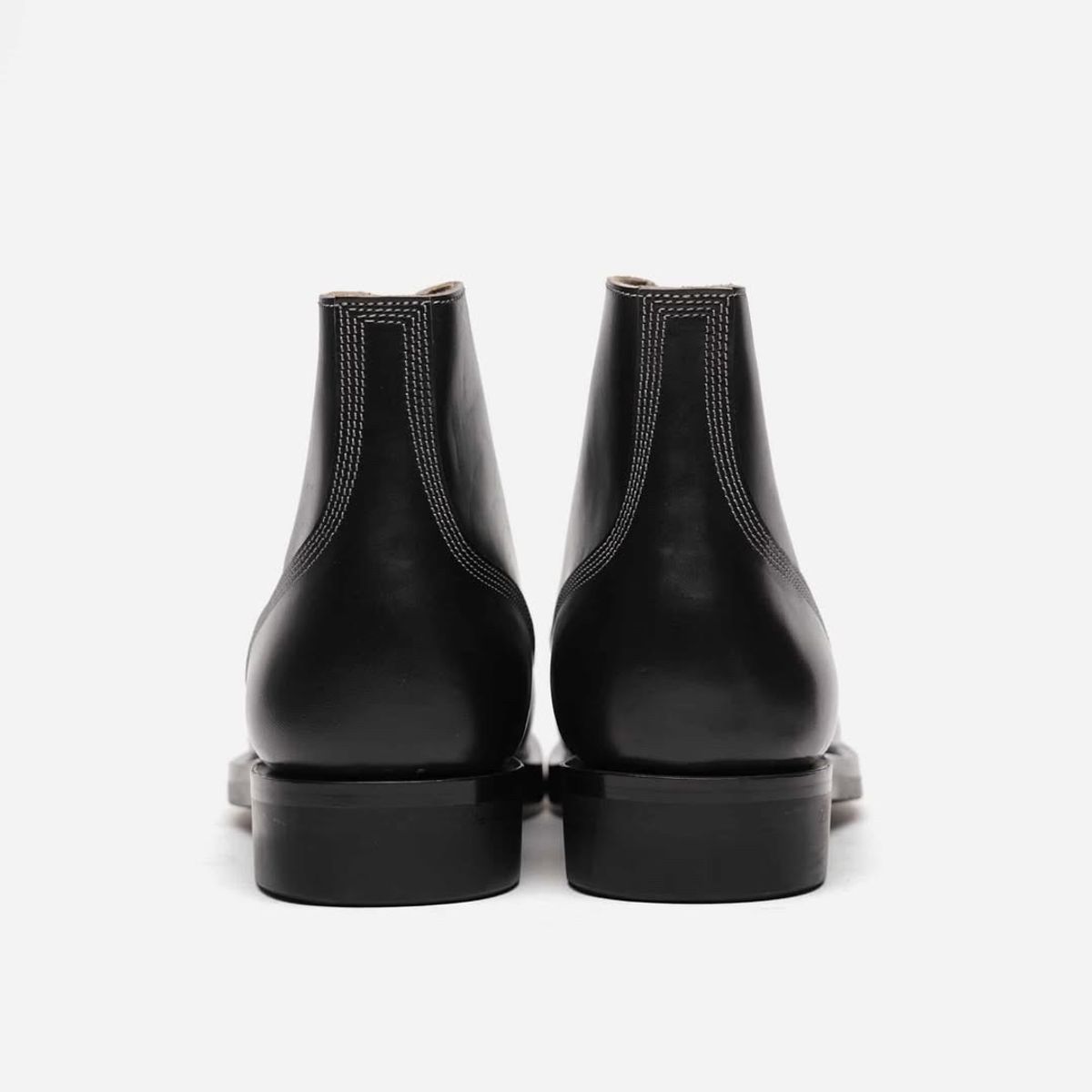 Photo by LicentiusS04 on January 29, 2026 of the Johnnyworks M43 in Maryam Black Teacore Horsebutt.