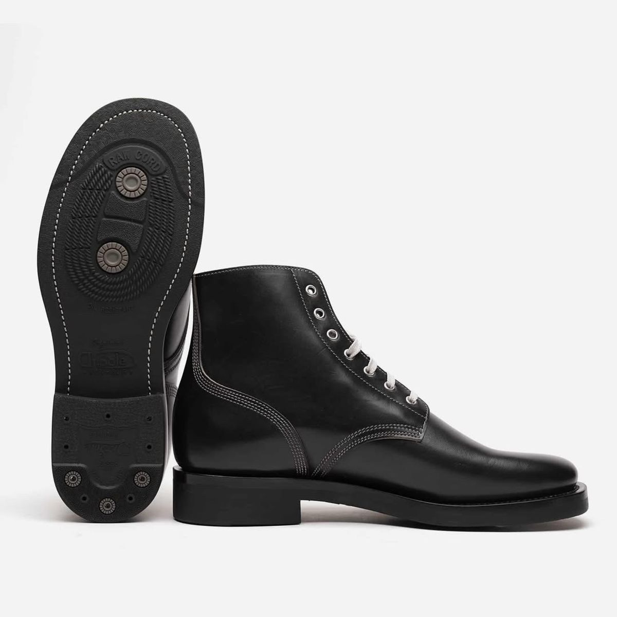 Photo by LicentiusS04 on January 29, 2026 of the Johnnyworks M43 in Maryam Black Teacore Horsebutt.