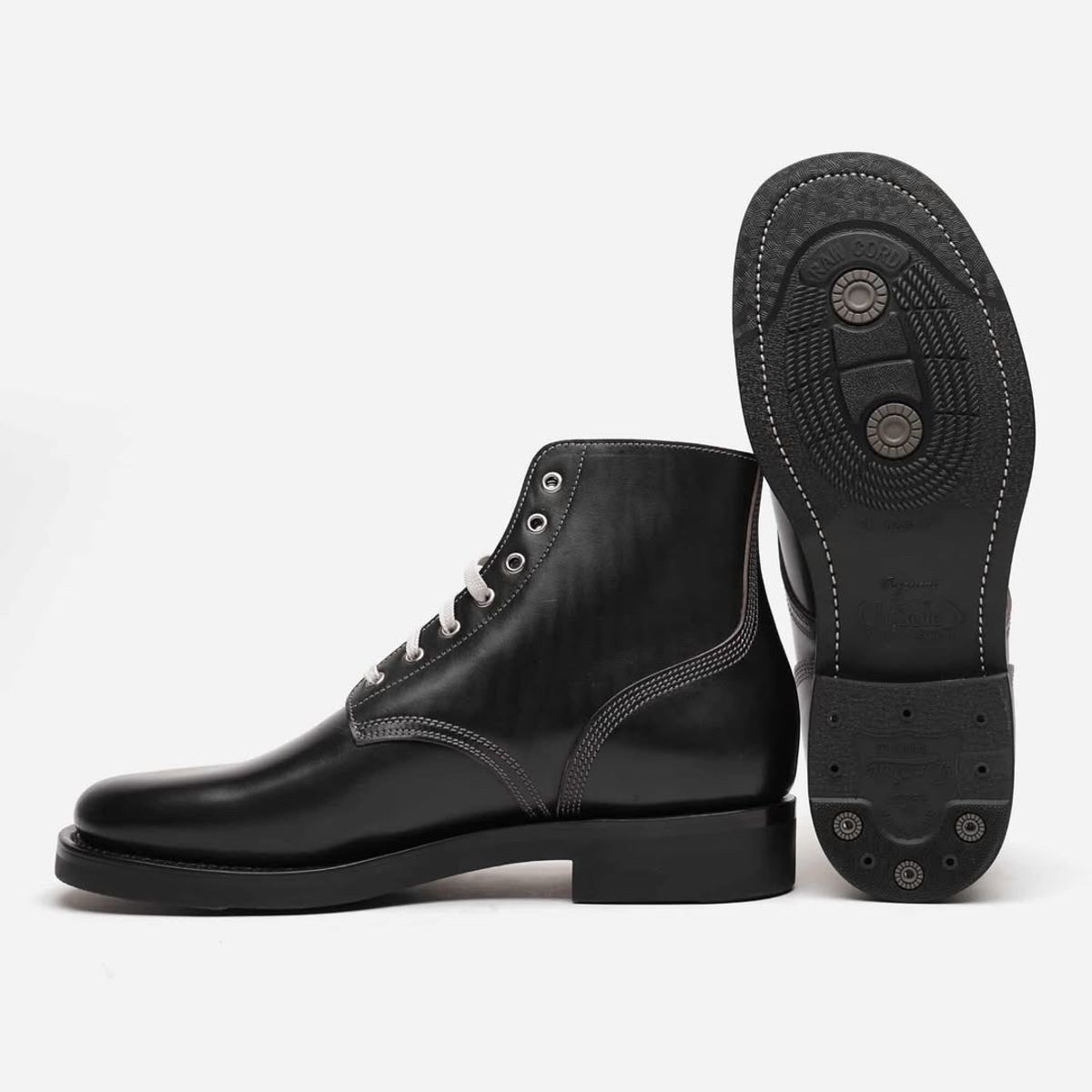 Photo by LicentiusS04 on January 29, 2026 of the Johnnyworks M43 in Maryam Black Teacore Horsebutt.