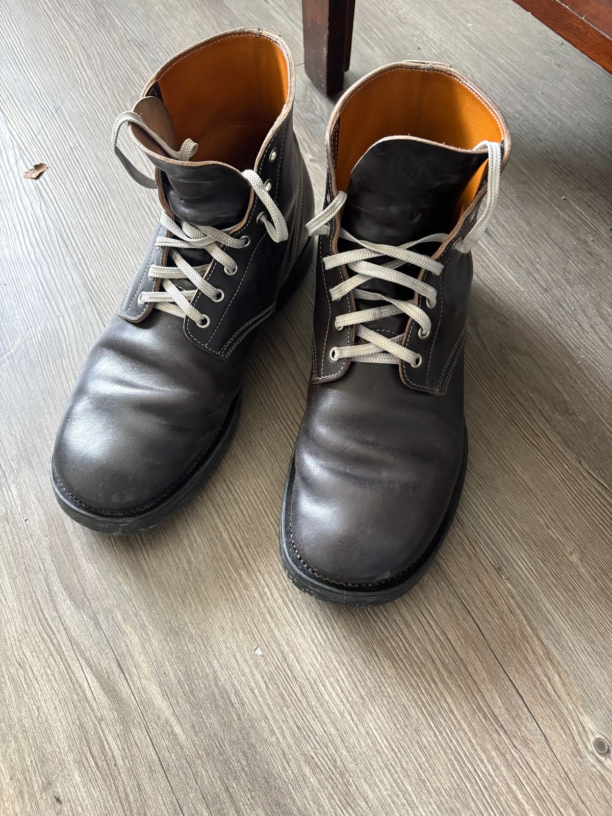 Photo by RTRSnk004 on March 26, 2026 of the Johnnyworks M43 in Maryam Black Teacore Horsebutt.