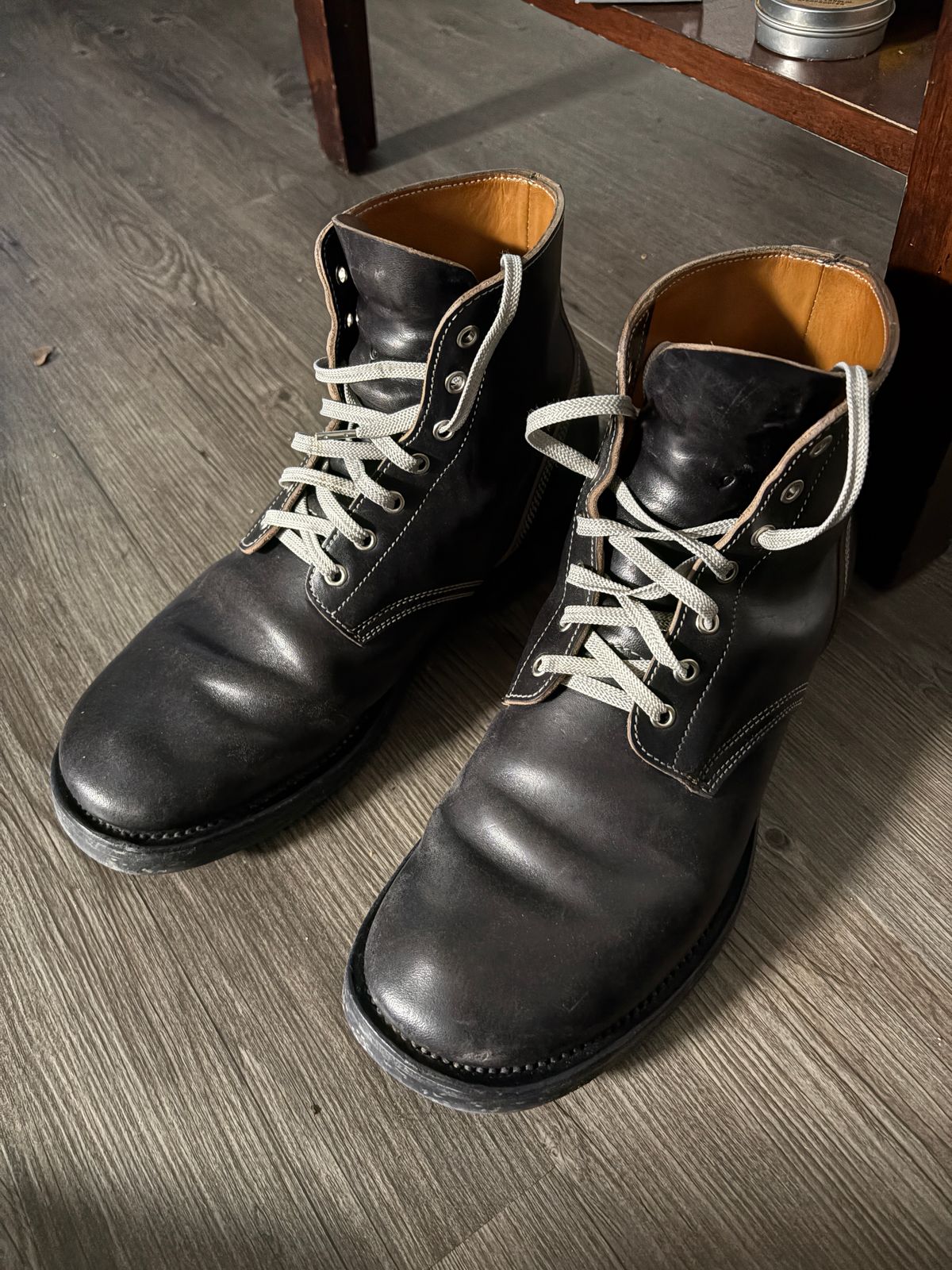 Photo by LicentiusS04 on March 29, 2026 of the Johnnyworks M43 in Maryam Black Teacore Horsebutt.