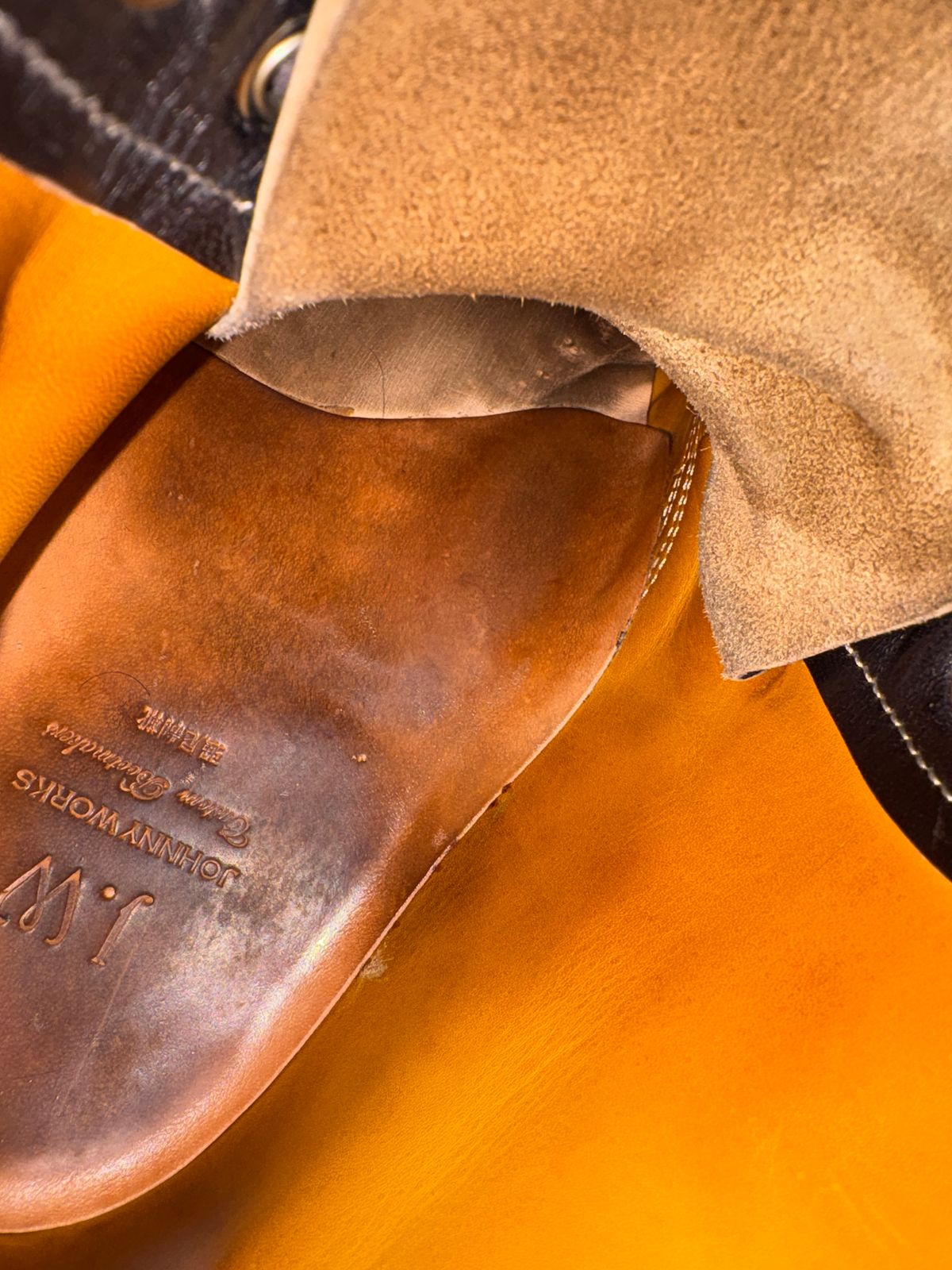 Photo by RTRSnk004 on March 31, 2026 of the Johnnyworks M43 in Maryam Black Teacore Horsebutt.