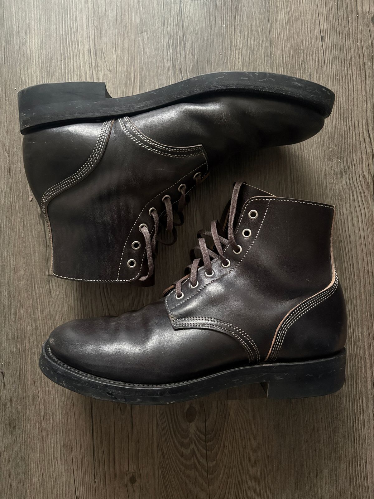 Photo by RTRSnk004 on April 2, 2026 of the Johnnyworks M43 in Maryam Black Teacore Horsebutt.