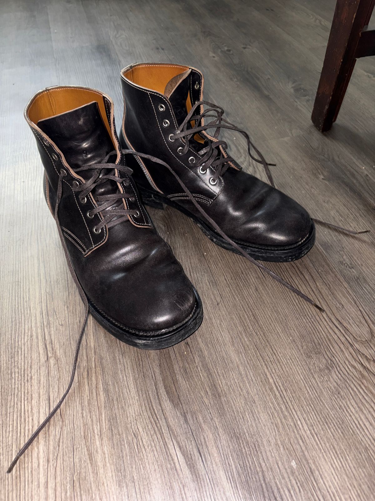 Photo by RTRSnk004 on April 10, 2026 of the Johnnyworks M43 in Maryam Black Teacore Horsebutt.