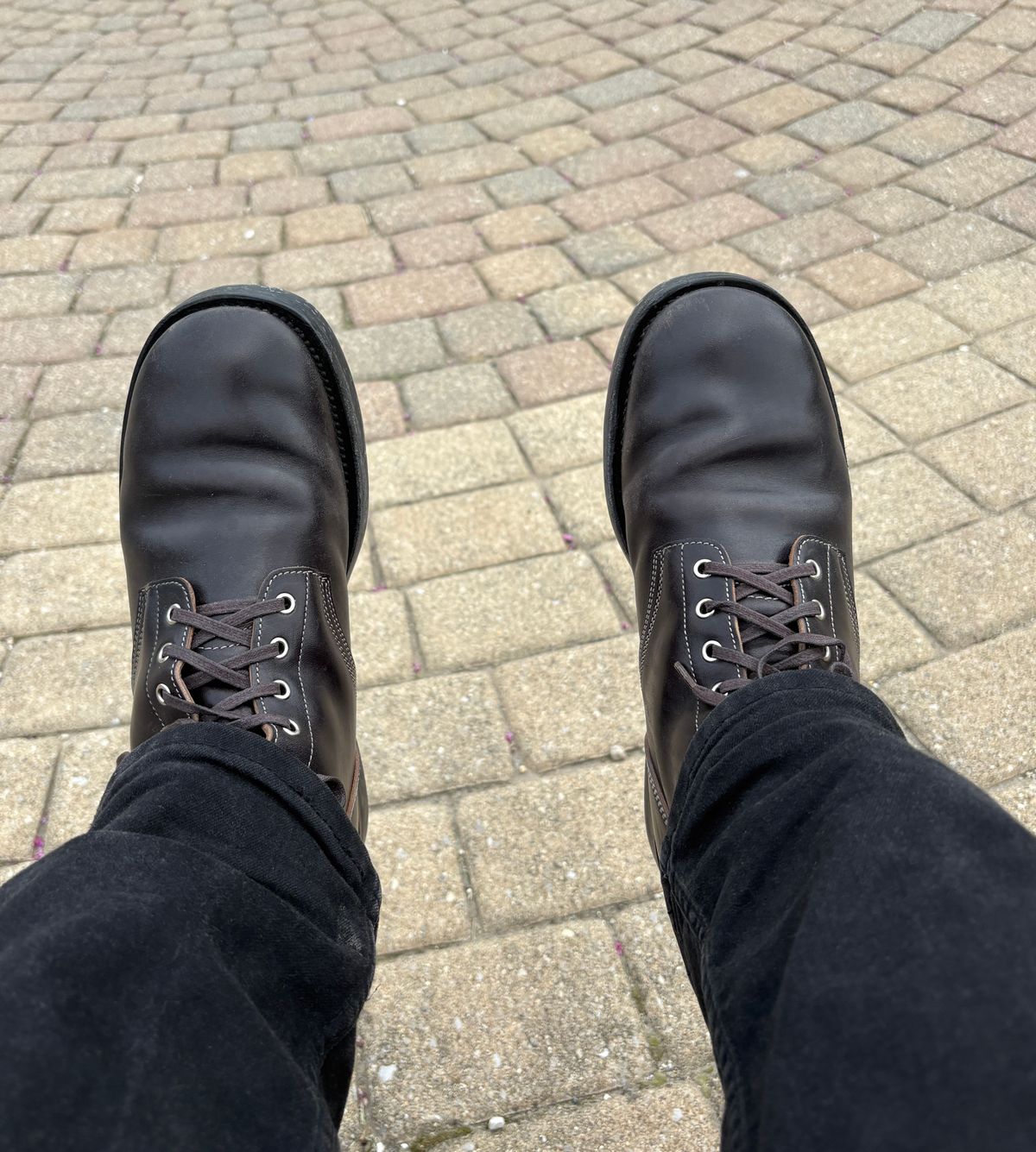 Photo by RTRSnk004 on April 12, 2026 of the Johnnyworks M43 in Maryam Black Teacore Horsebutt.