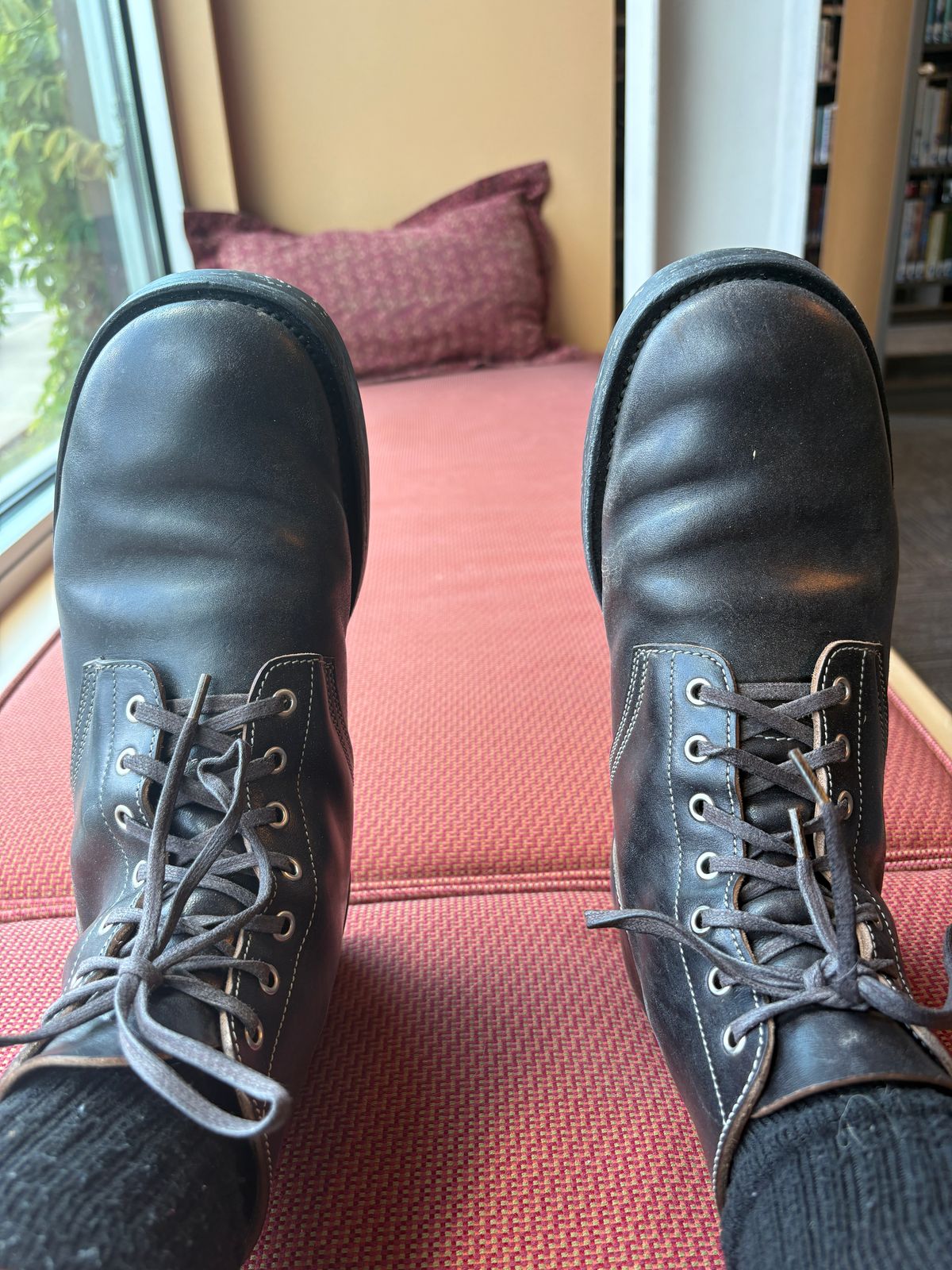 Photo by RTRSnk004 on June 5, 2026 of the Johnnyworks M43 in Maryam Black Teacore Horsebutt & Unknown Tan-colored Liner.