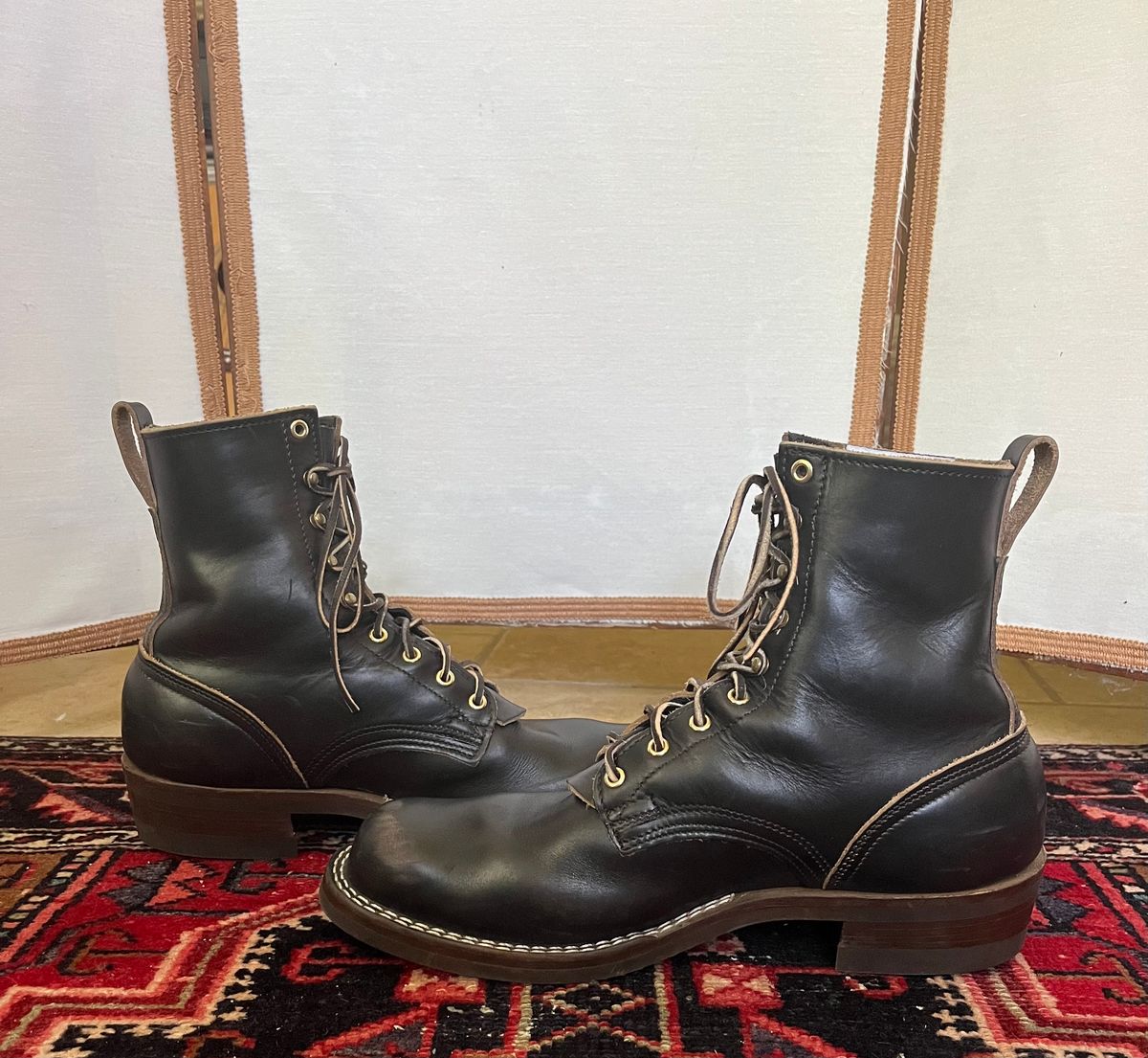 Photo by cricket on July 7, 2025 of the Nicks Lace Up Heritage in Horween Black Chromexcel.