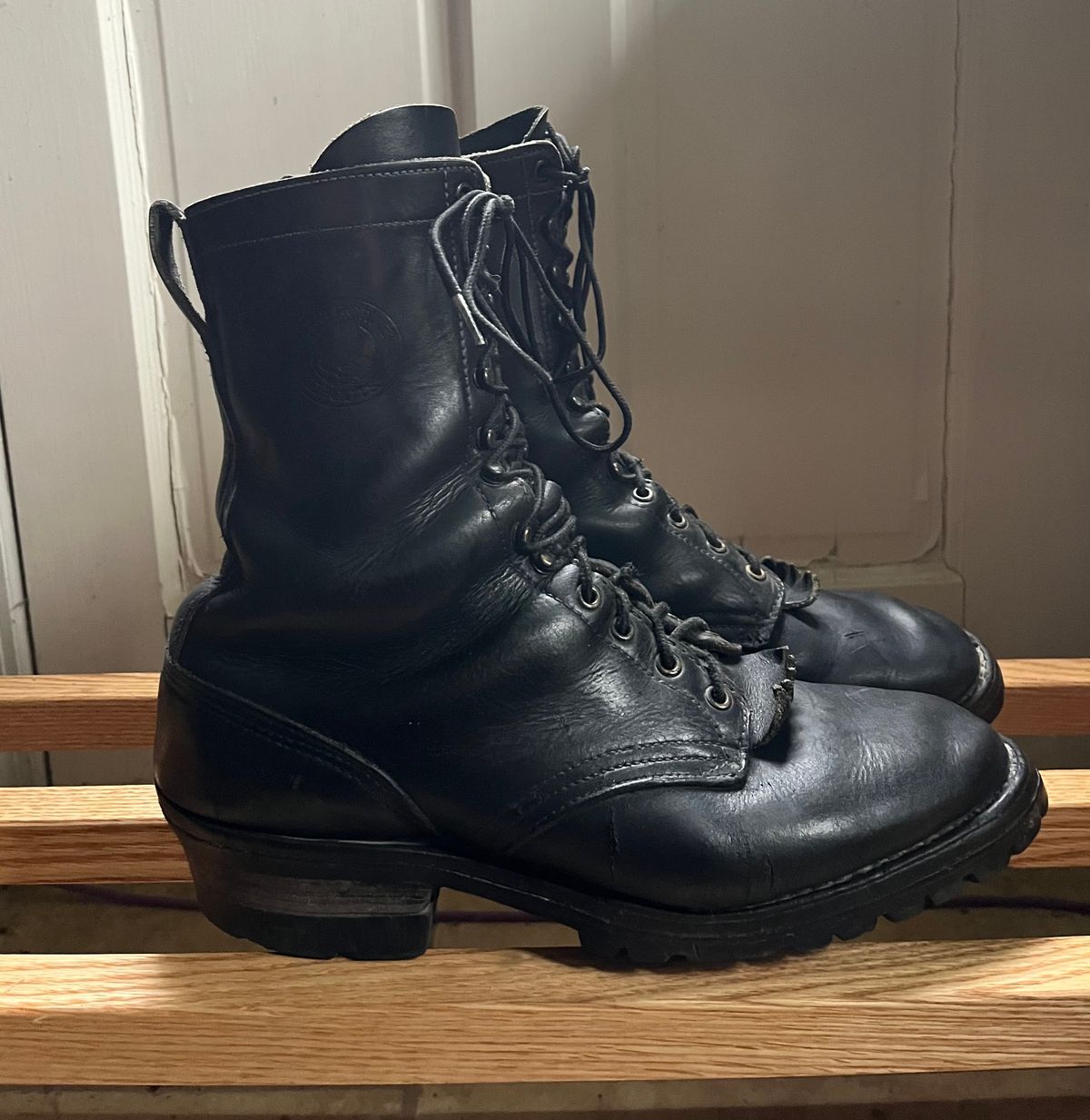 Photo by cricket on September 27, 2025 of the White's Hathorn Explorer in Seidel Black Oil Tan.