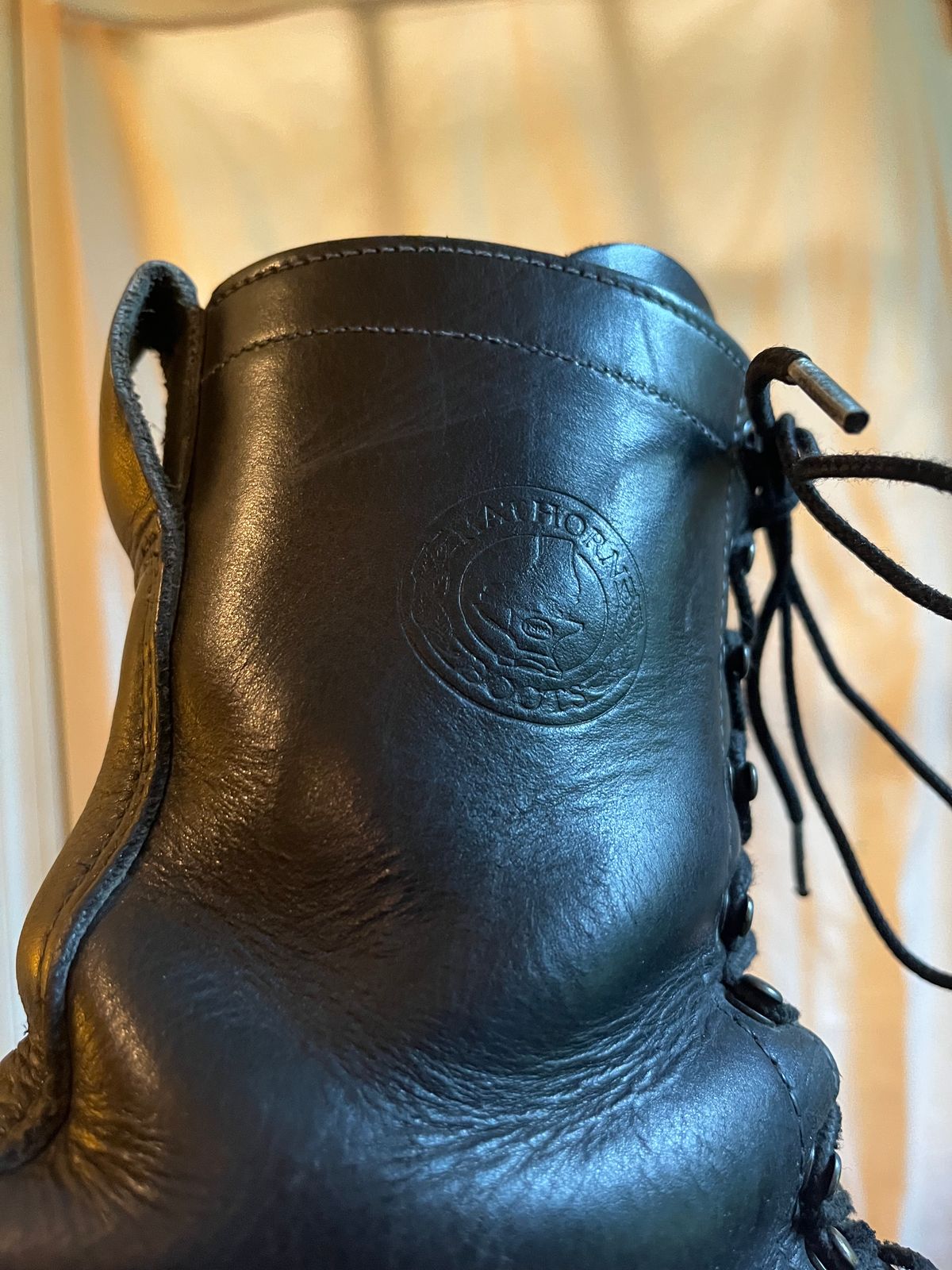 Photo by cricket on September 27, 2025 of the White's Hathorn Explorer in Seidel Black Oil Tan.